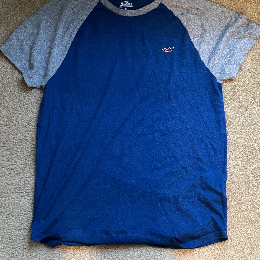 Hollister Men's Blue and Gray Raglan Shirt